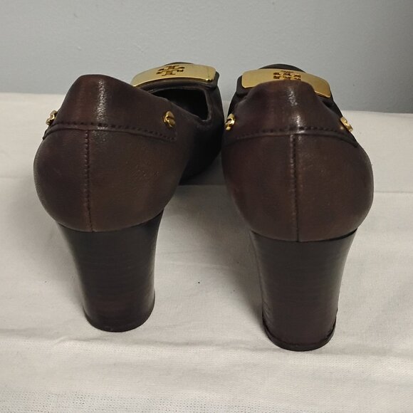 ❤️TORY BURCH Brown Leather Gold Logo Front Pumps Shoes Sz 7 - Picture 5 of 9